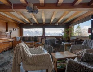 location-chalet-gite-prive-rhodos-montagne-genevre-bar-entree-n2-900px